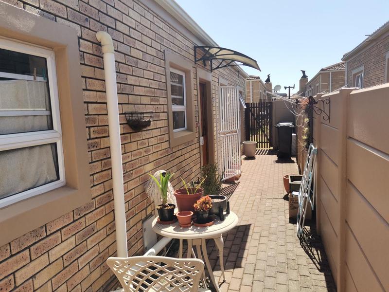 To Let 2 Bedroom Property for Rent in Vredekloof Western Cape